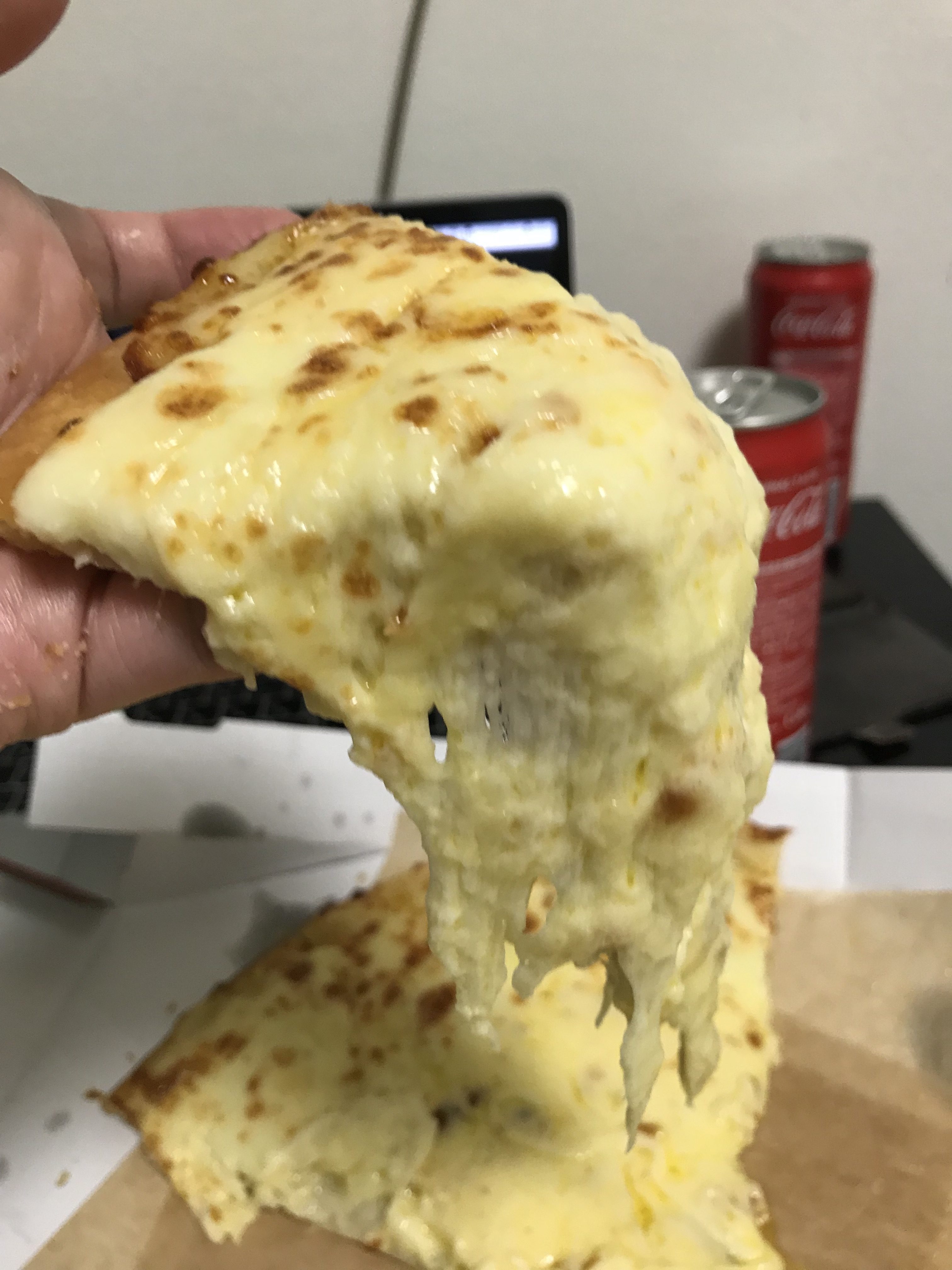 ドミノピザの チーズウルトラ盛 にダブルチーズ ２をトッピングして注文してみた バシャウマ